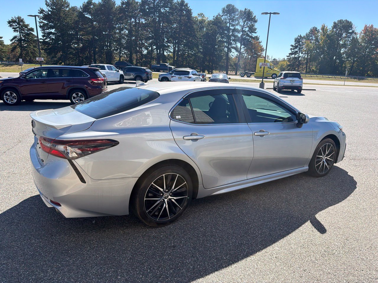 Used 2022 Toyota Camry SE FWD image 10