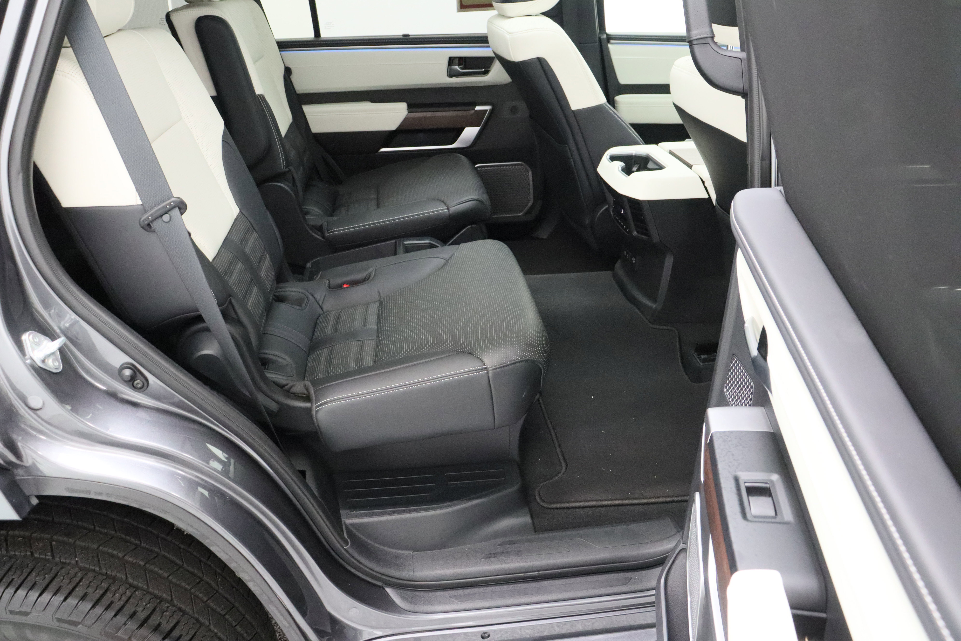 Used 2023 Toyota Sequoia Capstone image 41