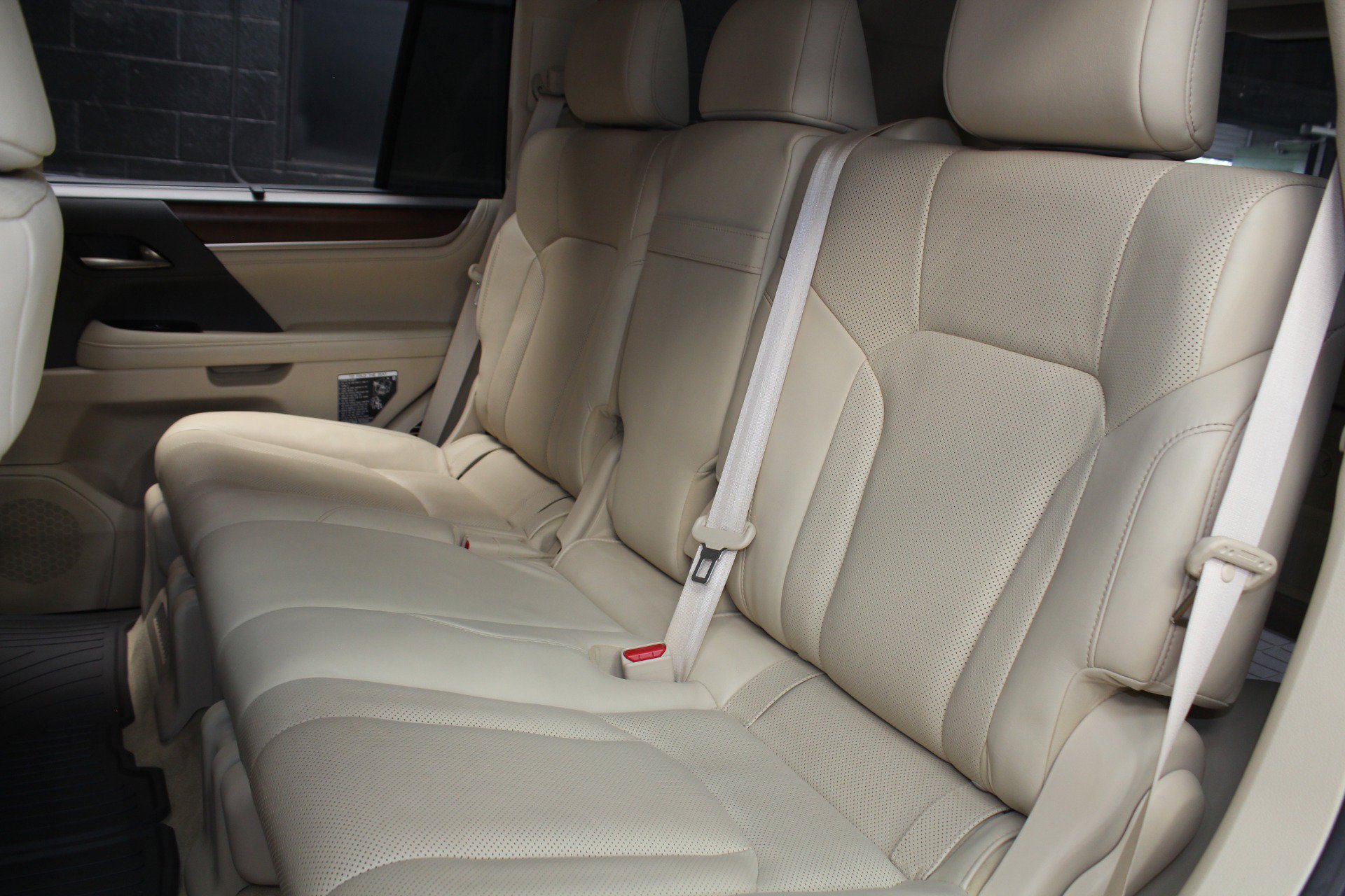 Used 2021 Lexus LX 570 4WD w/ Luxury Package image 41