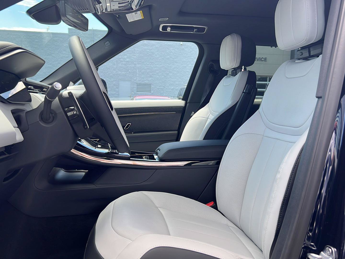 New 2026 Land Rover Range Rover Sport Dynamic SE AWD/4WD image 23