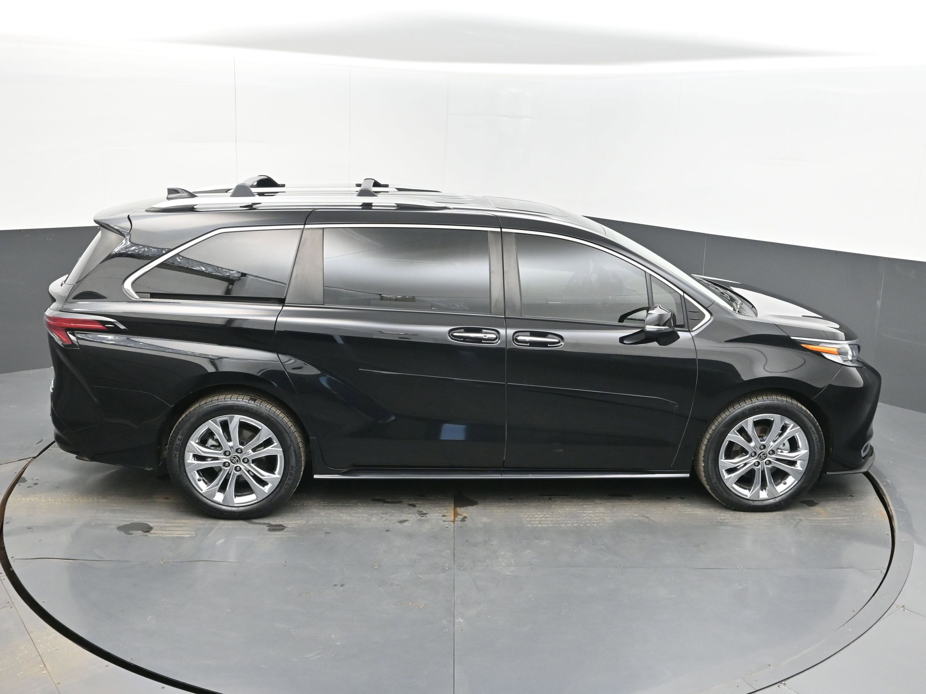 Used 2022 Toyota Sienna Platinum image 40