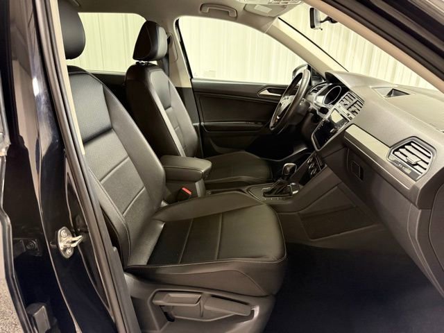 Used 2021 Volkswagen Tiguan SE image 17