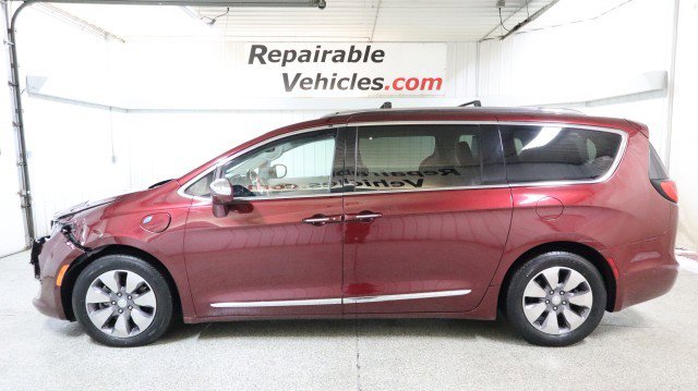 Used 2019 Chrysler Pacifica Limited w/ Advanced Safetytec Group