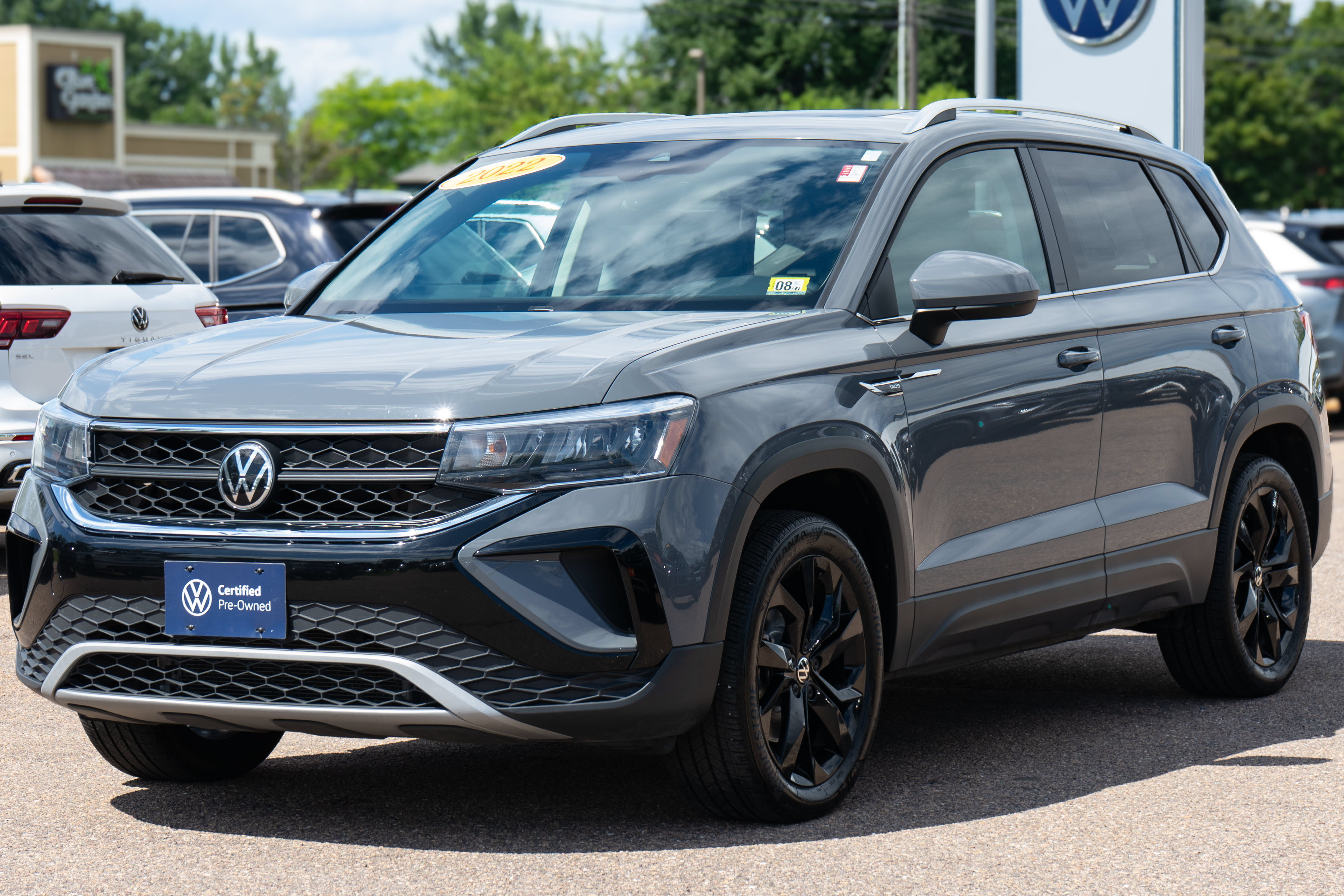 Certified 2022 Volkswagen Taos SE w/ Panoramic Sunroof Package AWD/4WD image 2