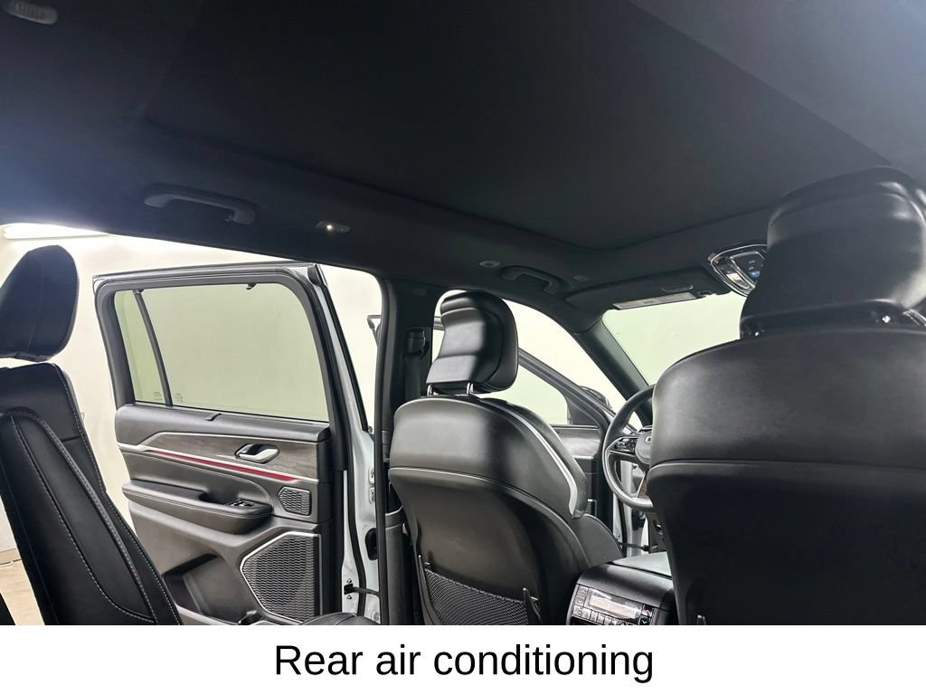 Used 2023 Jeep Grand Cherokee L Overland w/ Luxury Tech Group IV AWD/4WD image 23