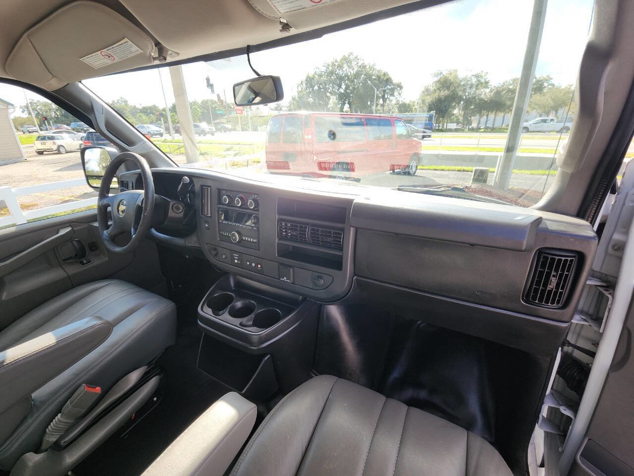 Used 2018 Chevrolet Express 2500 Extended image 33