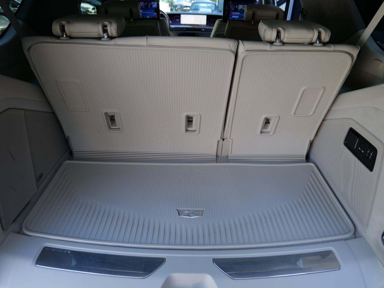 Used 2025 Cadillac Escalade Sport Platinum w/ LPO, Floor Liner Package AWD/4WD image 60