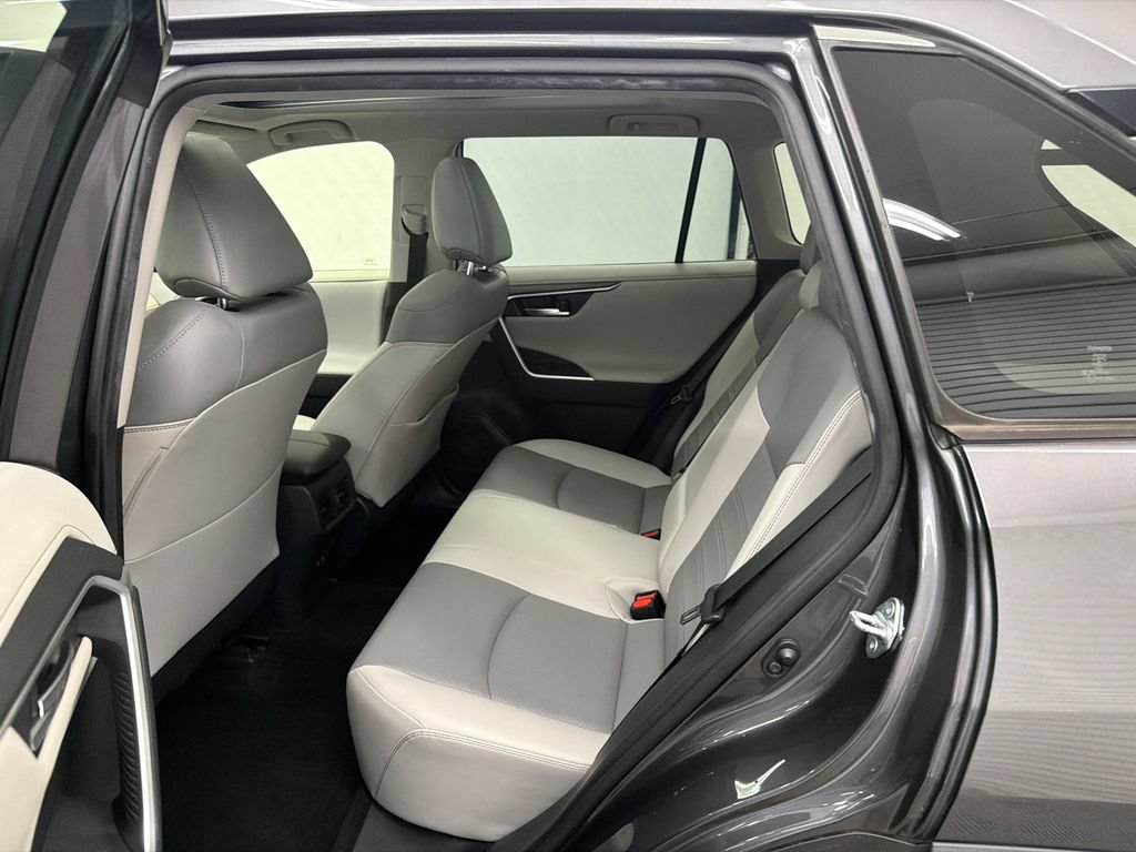 Used 2020 Toyota RAV4 Limited FWD image 23