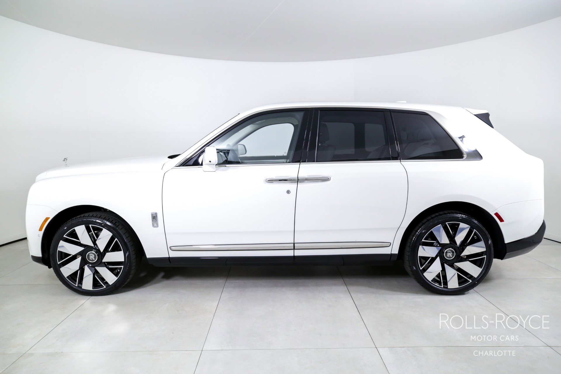 Certified 2025 Rolls-Royce Cullinan image 3