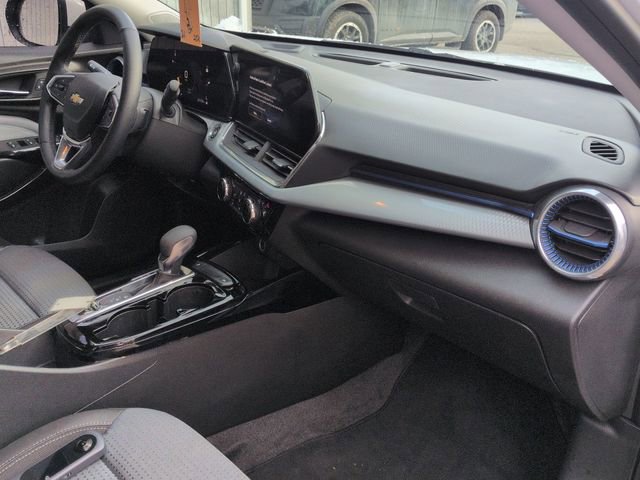Used 2024 Chevrolet Trax LT w/ LT Convenience Package image 29