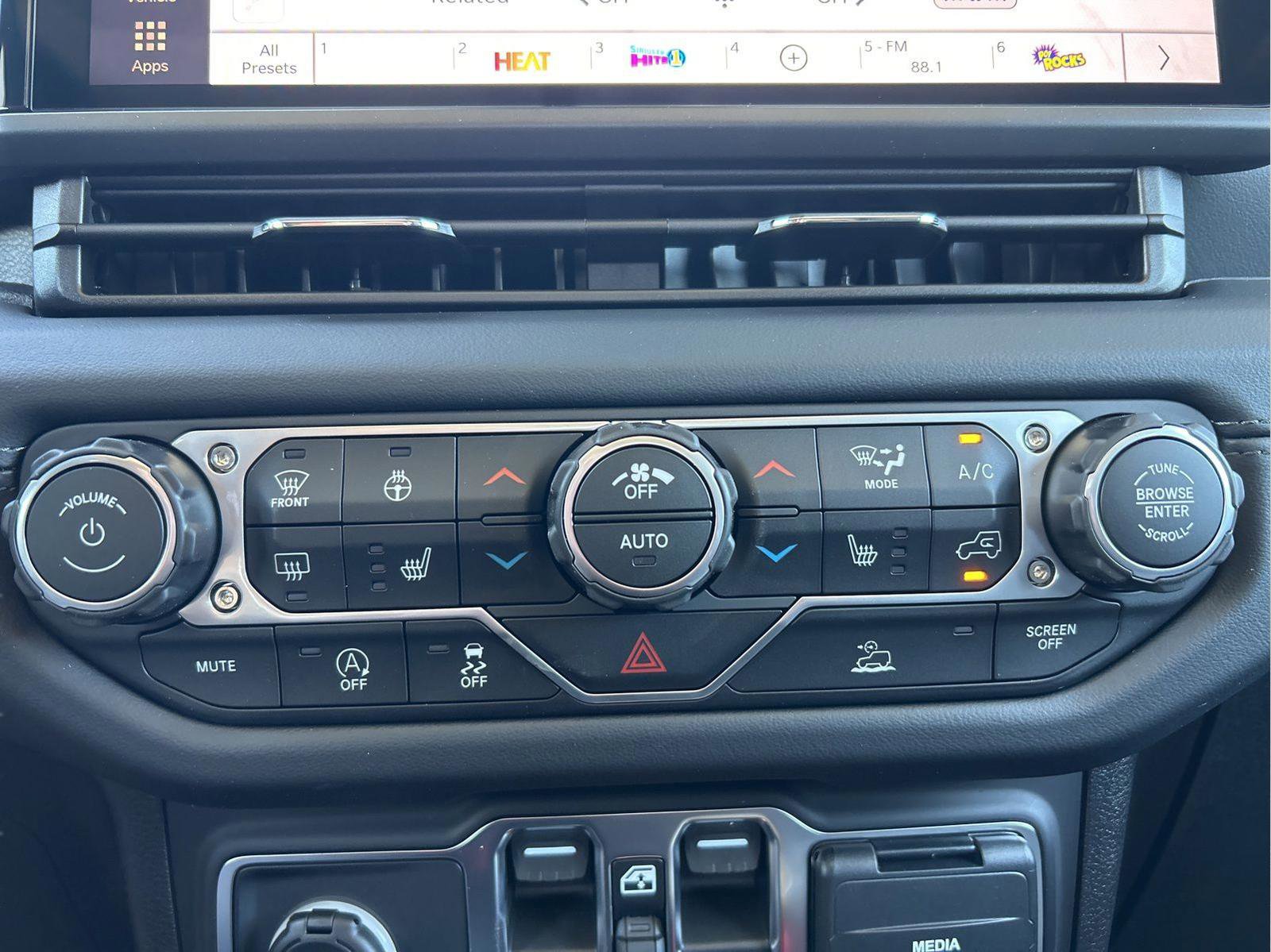 New 2026 Jeep Gladiator Sport AWD/4WD image 29