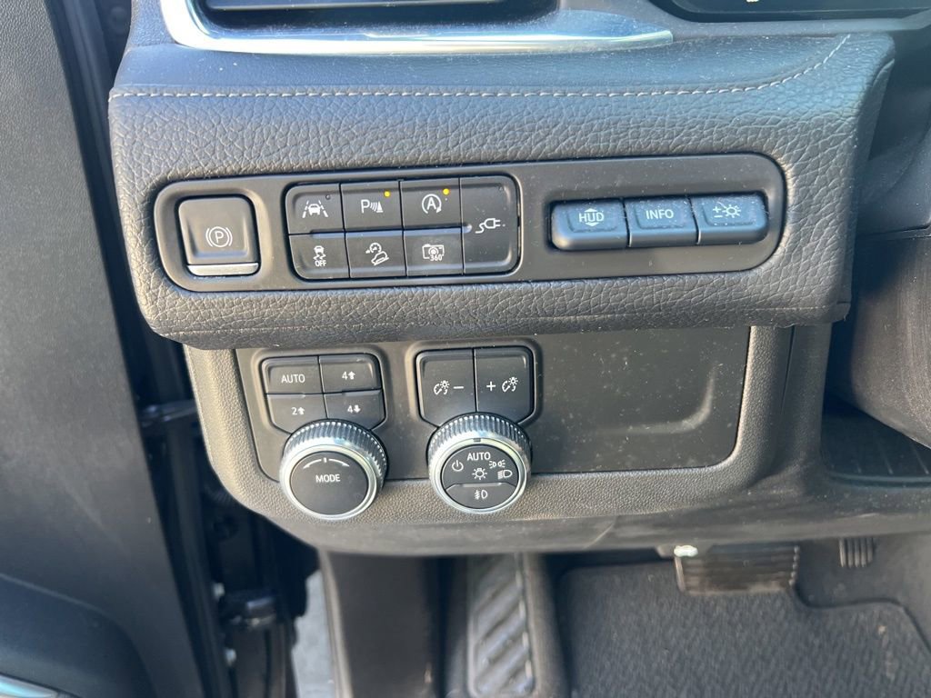 Used 2022 GMC Yukon XL Denali image 16