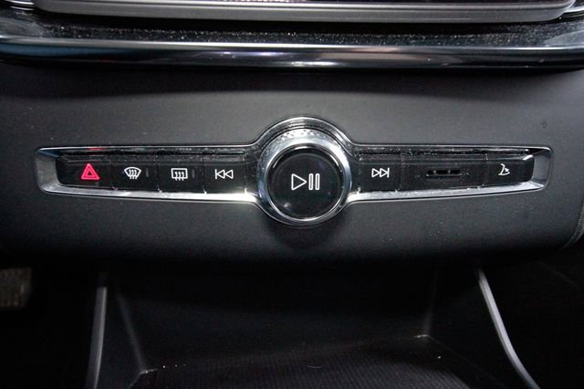 Certified 2025 Volvo XC90 B5 Plus AWD/4WD image 18