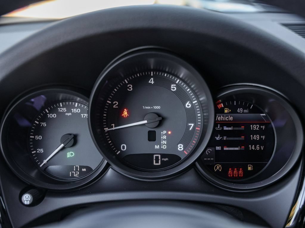 Certified 2026 Porsche Macan AWD/4WD image 16