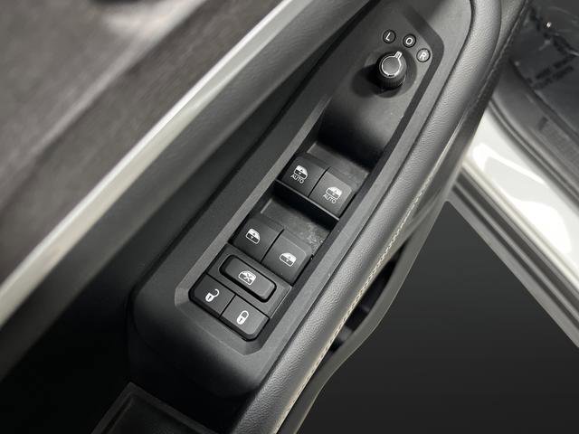 Used 2023 Jeep Grand Cherokee Limited w/ Luxury Tech Group II image 28