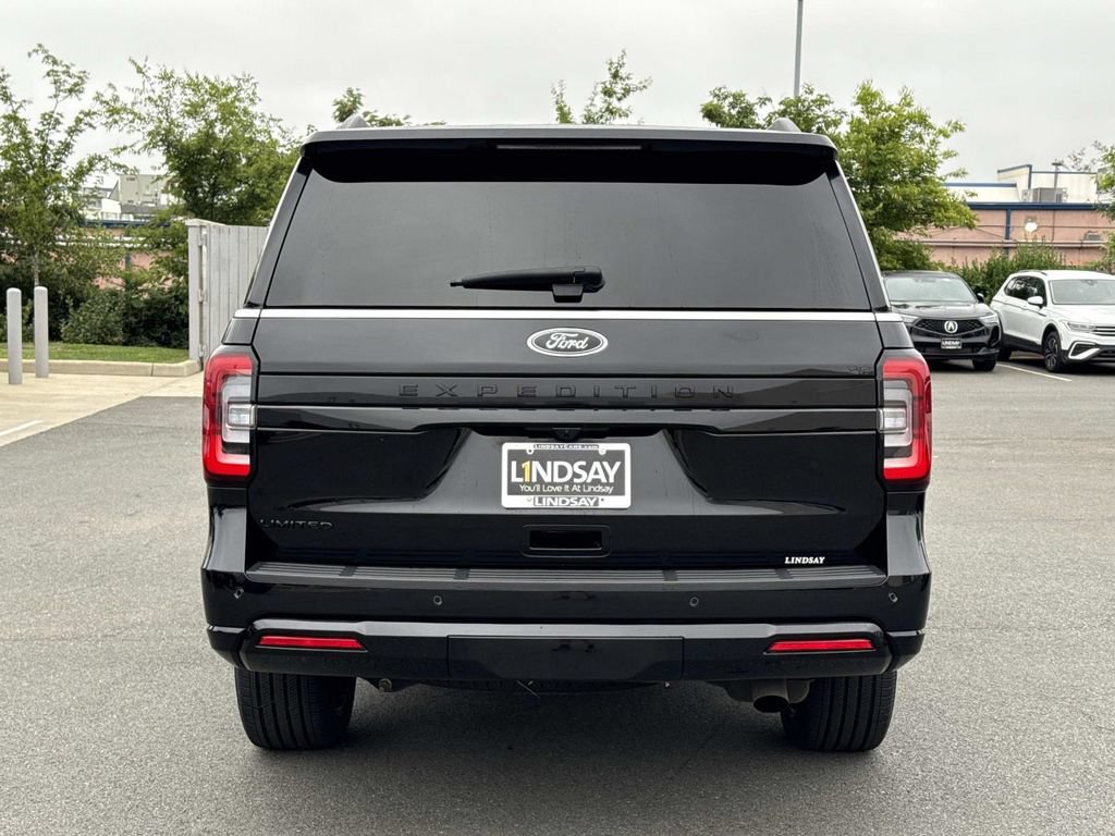 Used 2024 Ford Expedition Limited AWD/4WD image 4