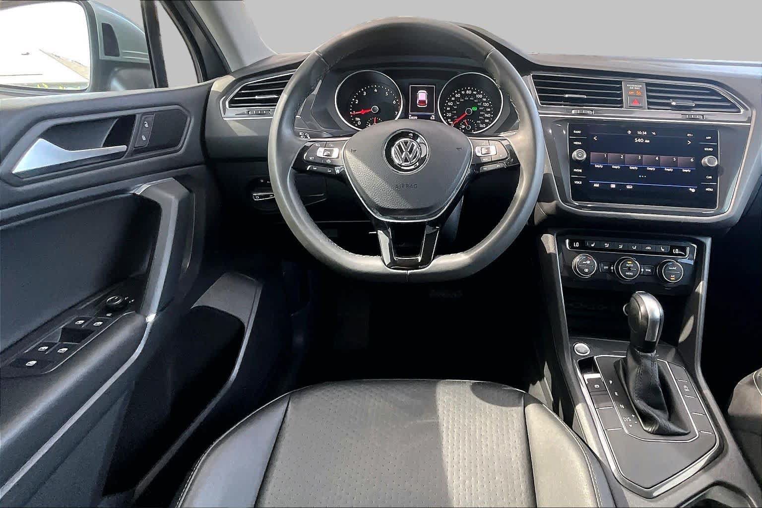 Used 2020 Volkswagen Tiguan SE w/ Panoramic Sunroof Package FWD image 6