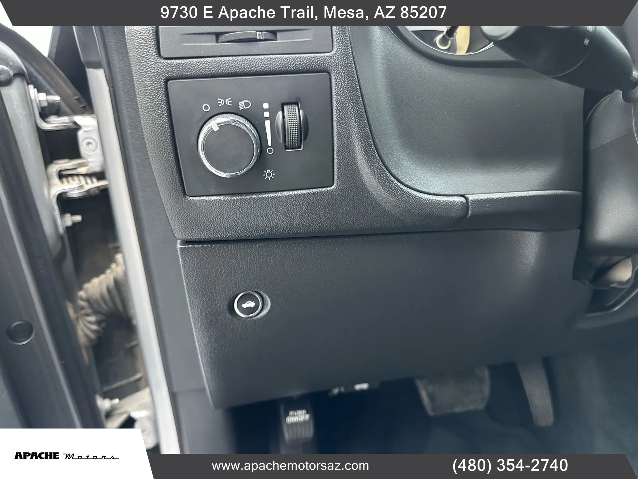 Used 2014 Dodge Challenger SXT image 17