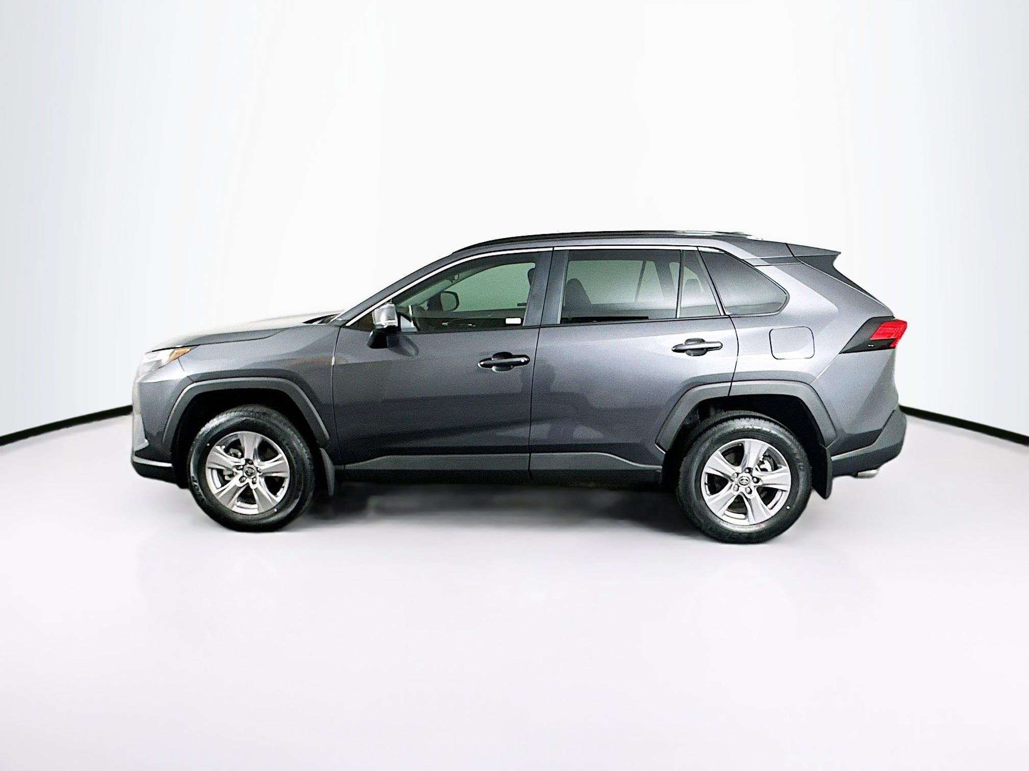 Used 2025 Toyota RAV4 XLE w/ Convenience Package image 4