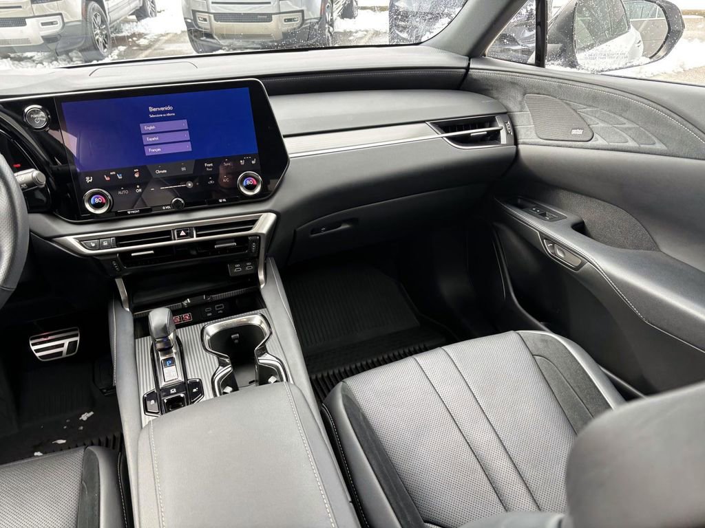 Used 2024 Lexus RX 500h F Sport image 32