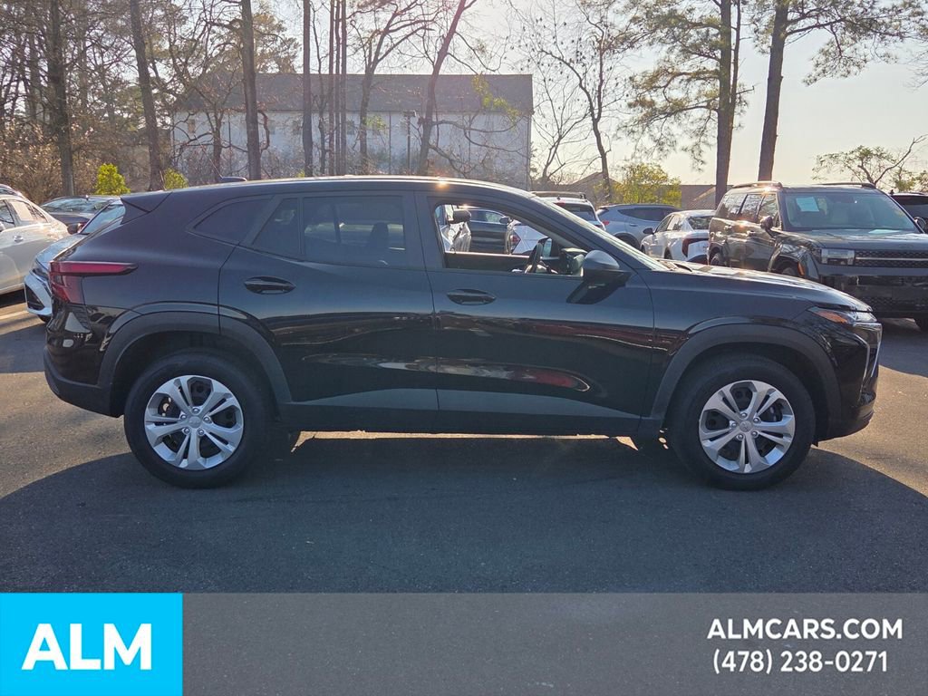 Used 2025 Chevrolet Trax LS image 7