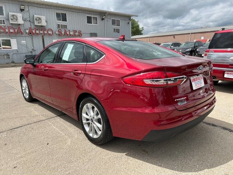 Used 2019 Ford Fusion SE image 3