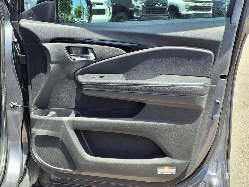 Used 2020 Honda Pilot Touring image 11