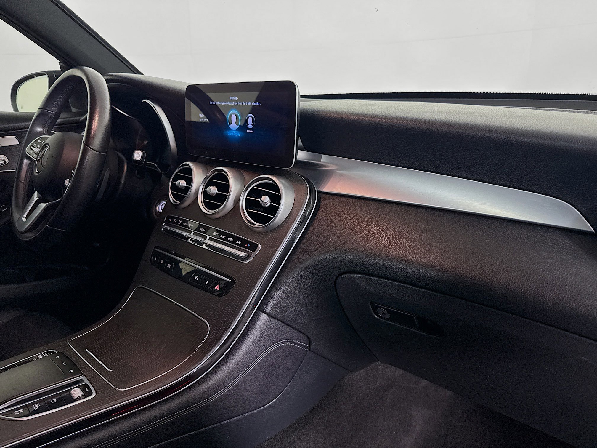 Used 2021 Mercedes-Benz GLC 300 w/ Premium Package image 28