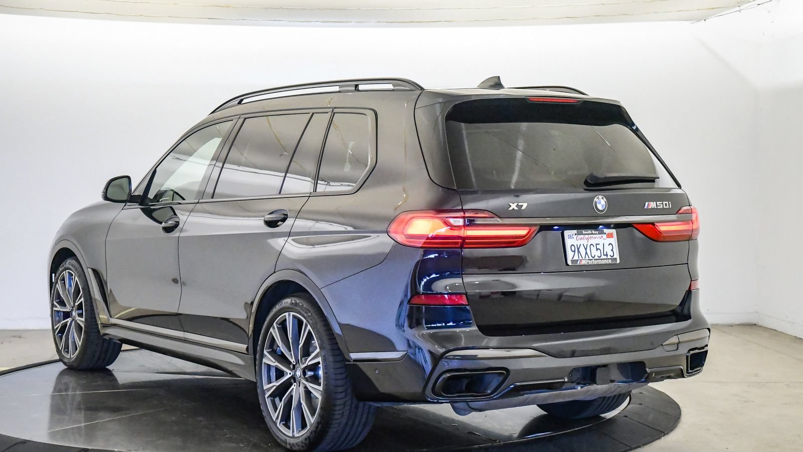Used 2021 BMW X7 M50i w/ Executive Package AWD/4WD image 2