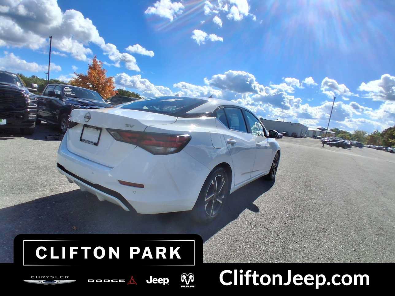 Used 2024 Nissan Sentra SV FWD image 4