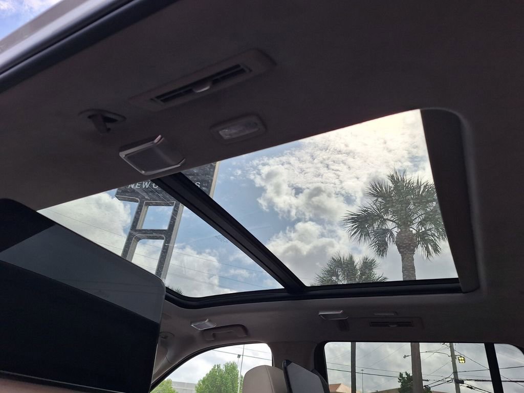 New 2026 Cadillac Escalade Platinum Luxury w/ LPO, Floor Liner Package AWD/4WD image 11