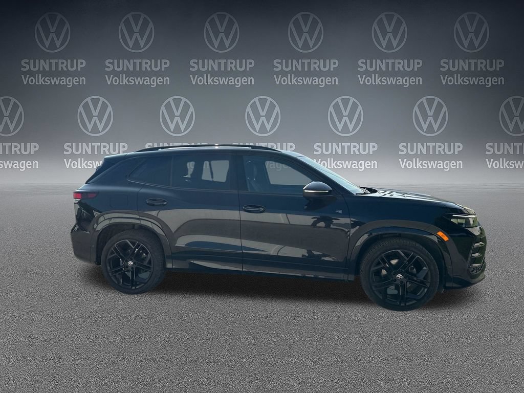 Used 2025 Volkswagen Tiguan SE R-Line FWD image 38