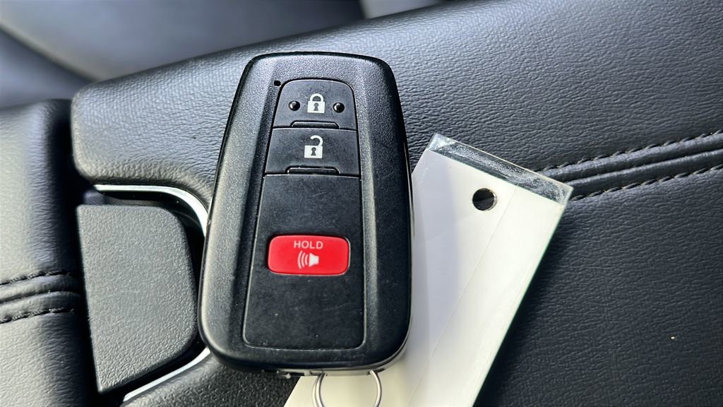 Certified 2022 Toyota Avalon XLE FWD image 23