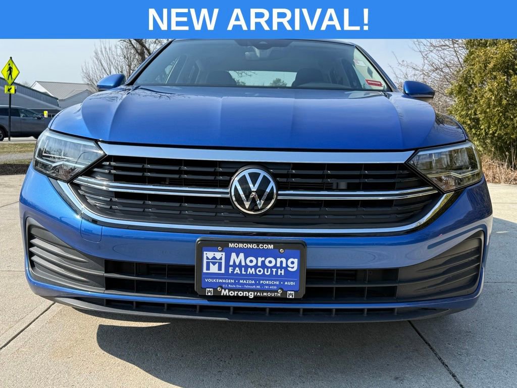 Used 2024 Volkswagen Jetta SE image 3