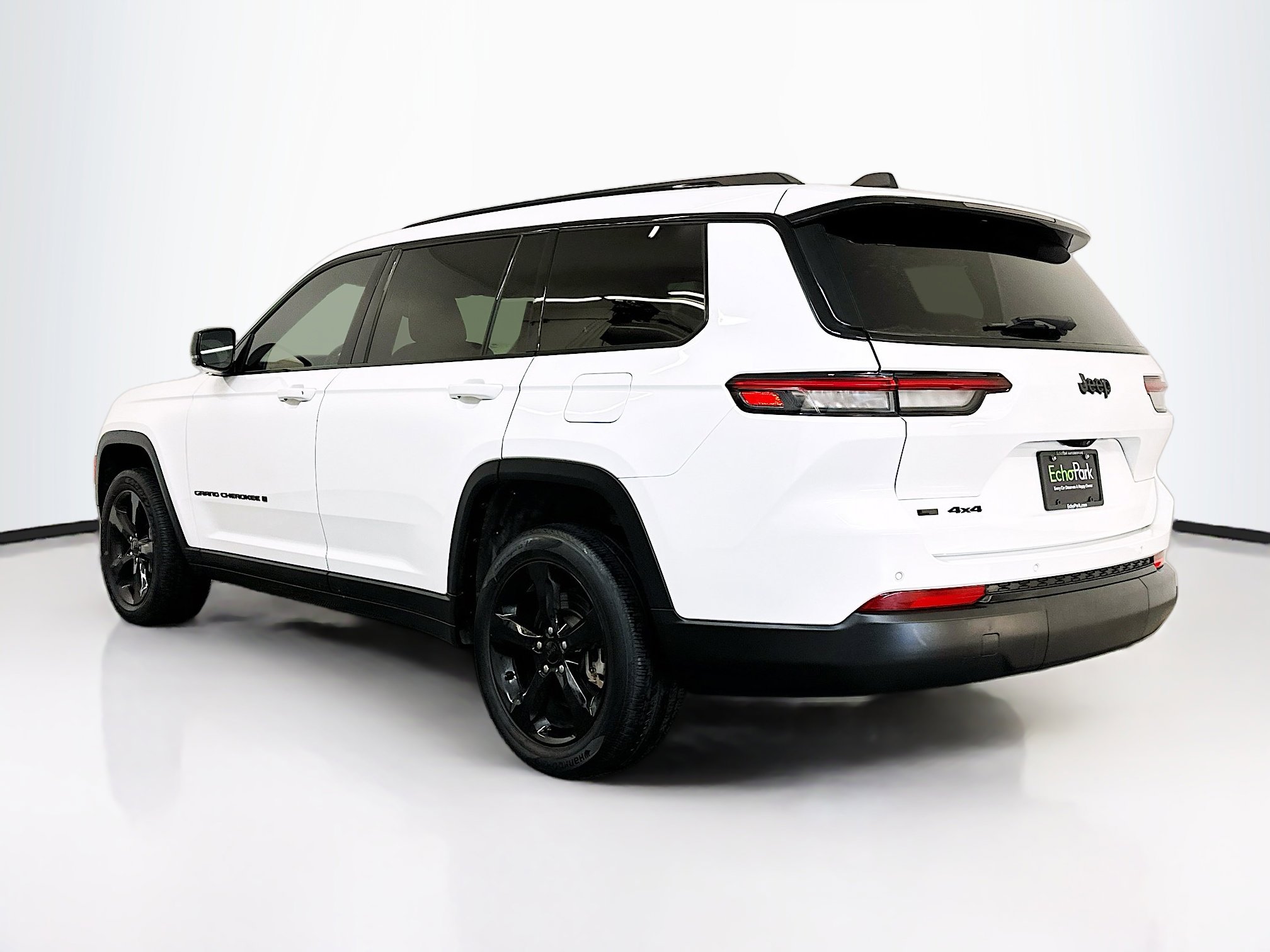Used 2023 Jeep Grand Cherokee L Laredo image 5