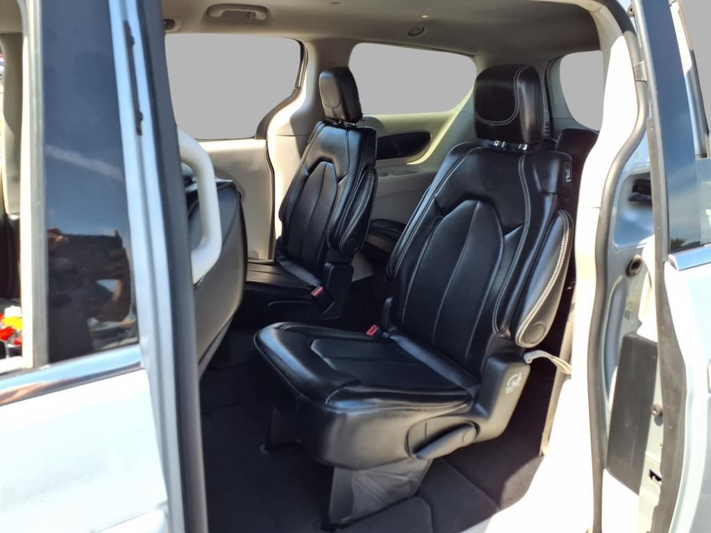 Used 2024 Chrysler Pacifica Touring-L FWD image 25