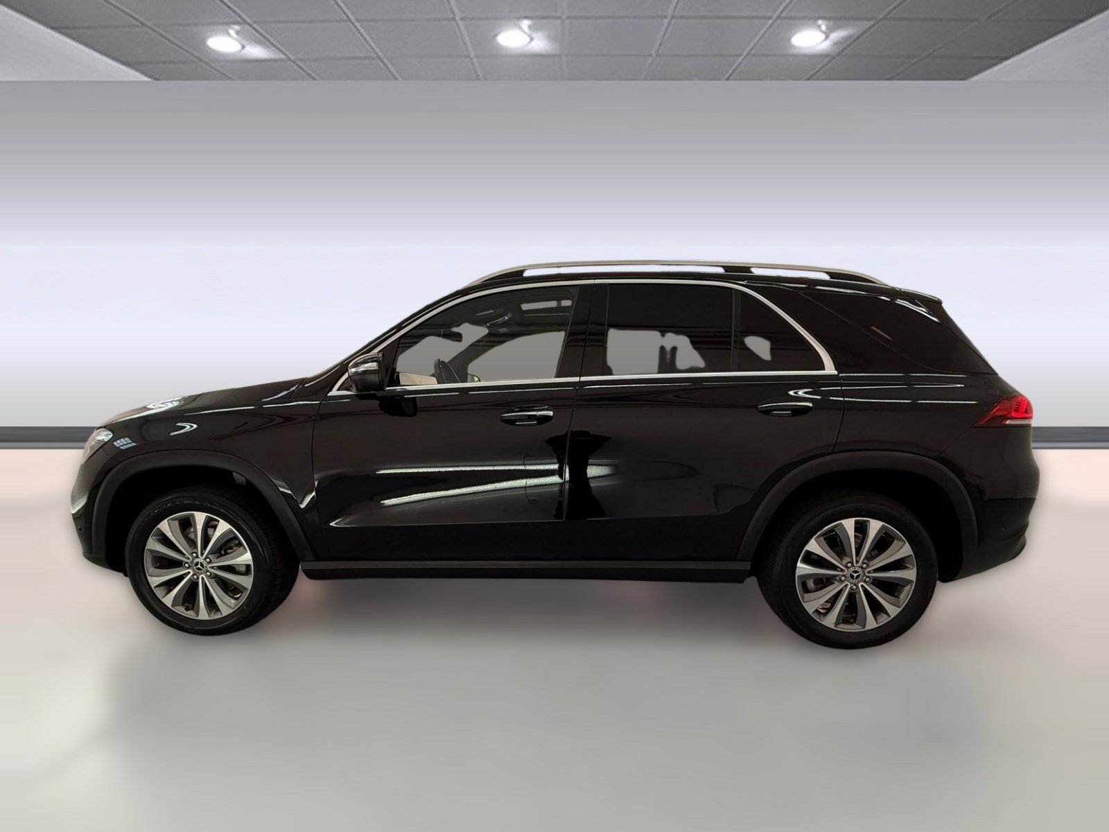 Used 2021 Mercedes-Benz GLE 350 4MATIC w/ Premium Package image 2
