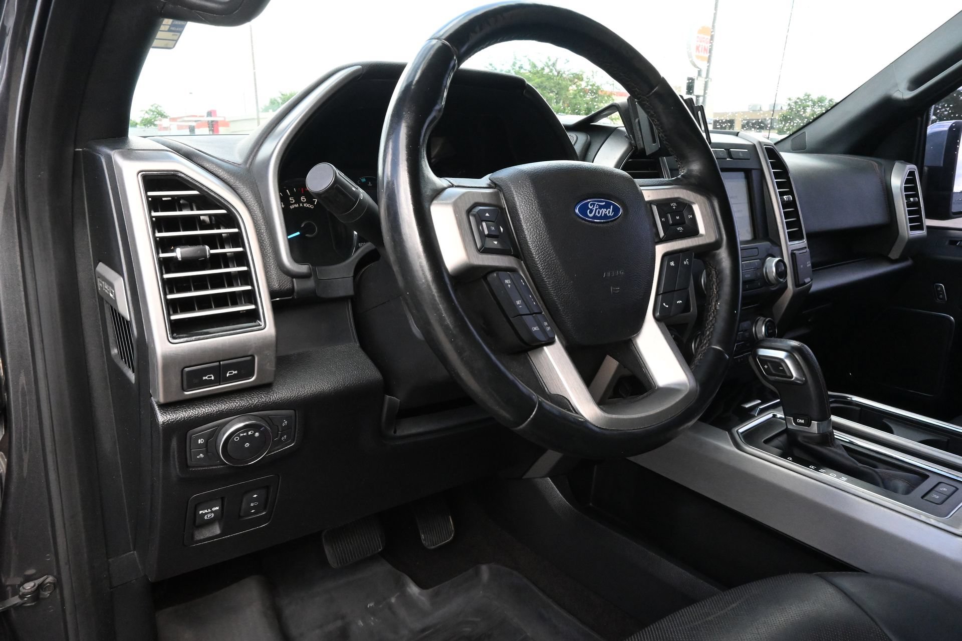 Used 2018 Ford F150 Platinum w/ Equipment Group 701A Luxury AWD/4WD image 16