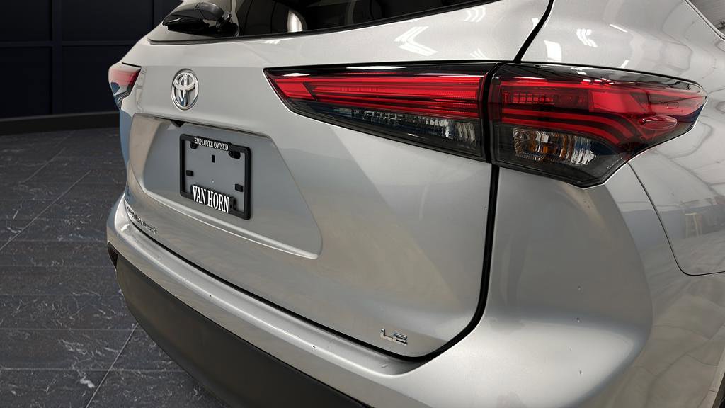 Used 2023 Toyota Highlander LE FWD image 36
