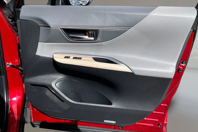 Used 2024 Toyota Venza Limited image 25