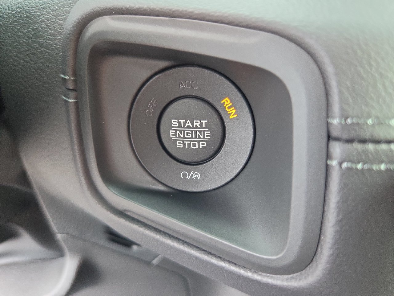 New 2026 Jeep Gladiator Mojave w/ Steel Bumper Group AWD/4WD image 28