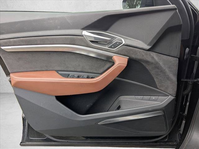 Used 2019 Audi e-tron Prestige w/ Prestige Package image 13