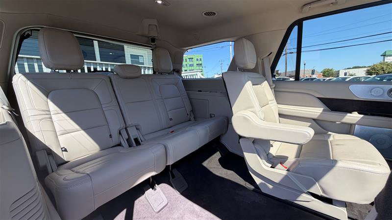 Used 2021 Lincoln Navigator Reserve w/ Luxury Package AWD/4WD image 42