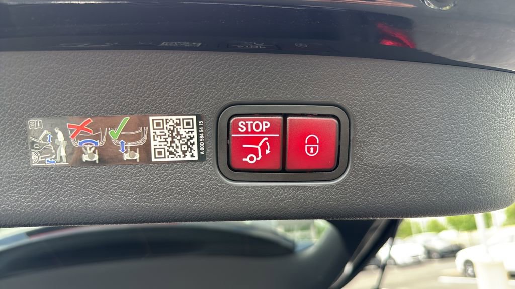 Used 2025 Mercedes-Benz GLC 350e 4MATIC image 28
