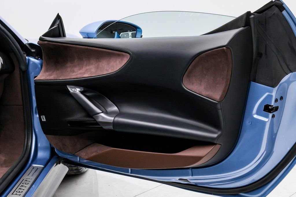 Used 2022 Ferrari SF90 Spider image 47