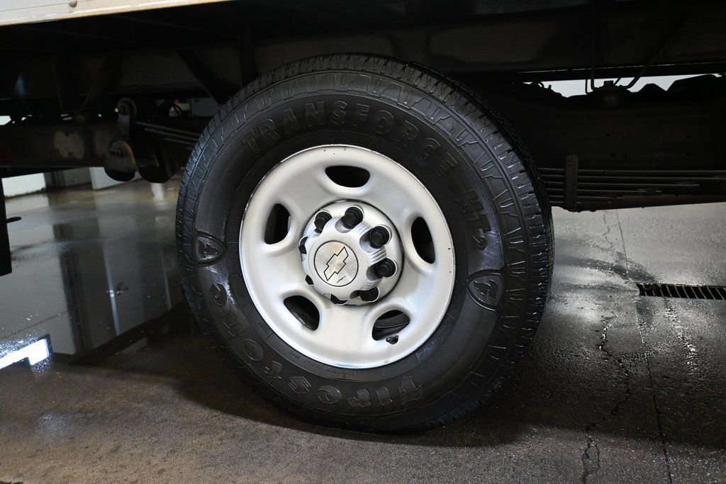 Used 2017 Chevrolet Express 3500 image 20