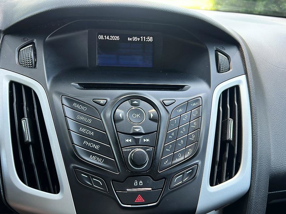 Used 2014 Ford Focus SE w/ Equipment Group 201A FWD image 15