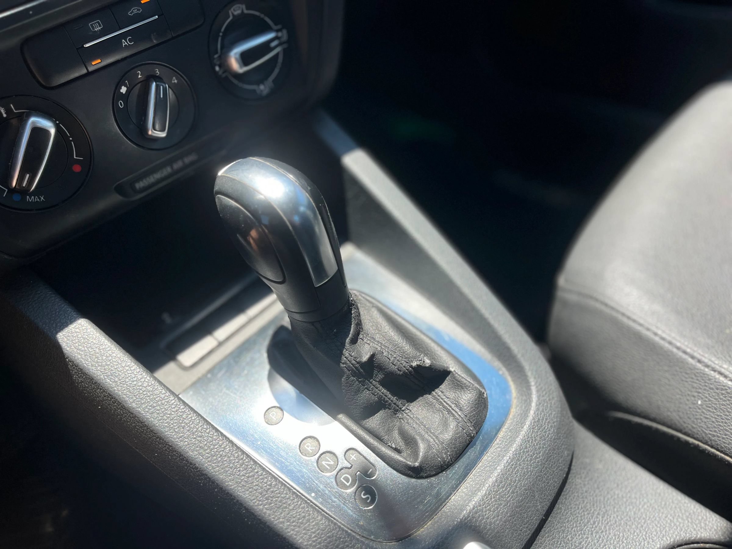 Used 2011 Volkswagen Jetta SE FWD image 21
