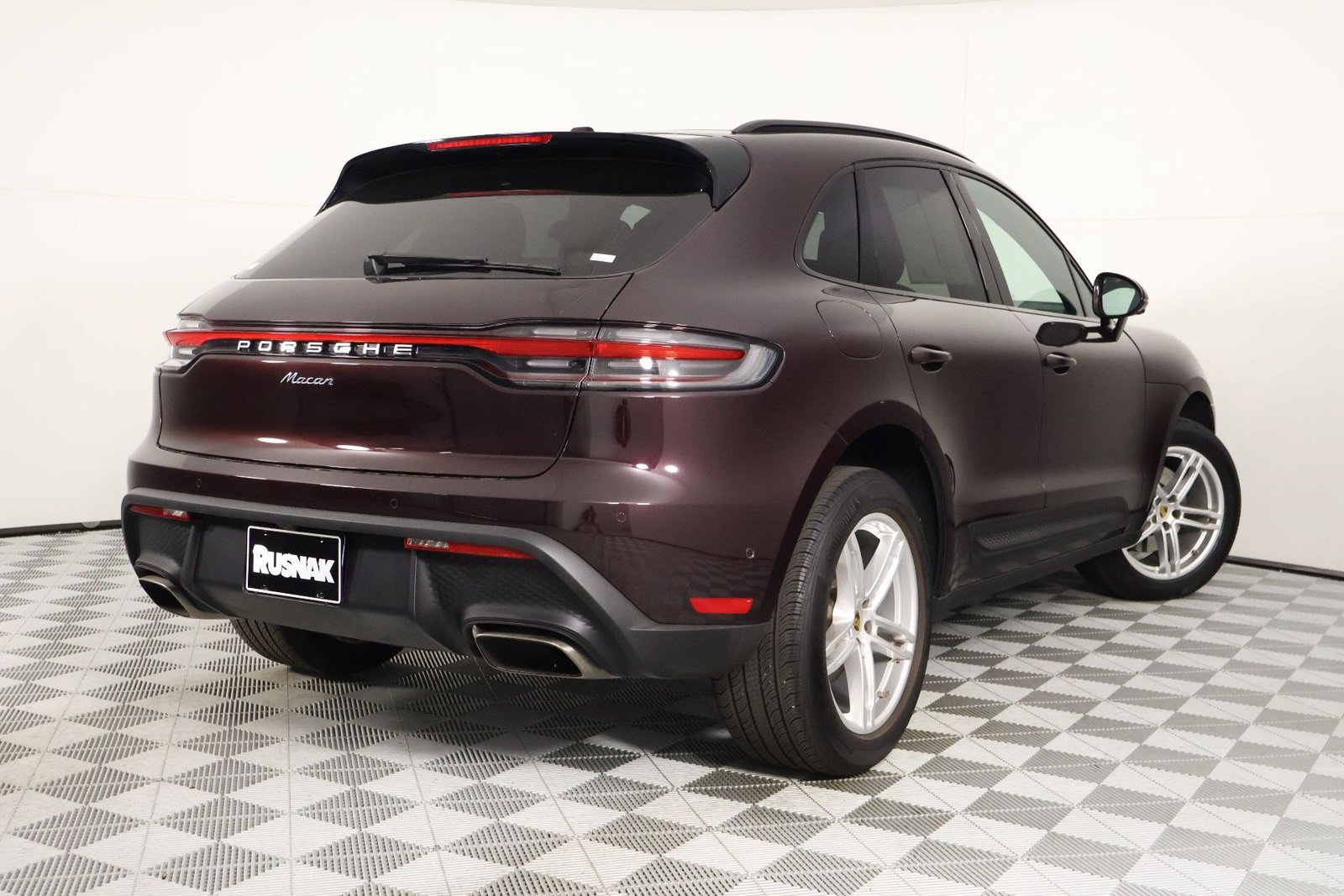 Certified 2023 Porsche Macan AWD/4WD image 7