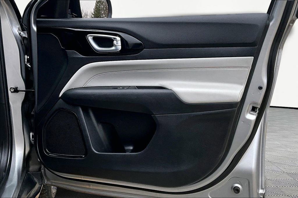 Used 2022 Jeep Compass Limited image 24